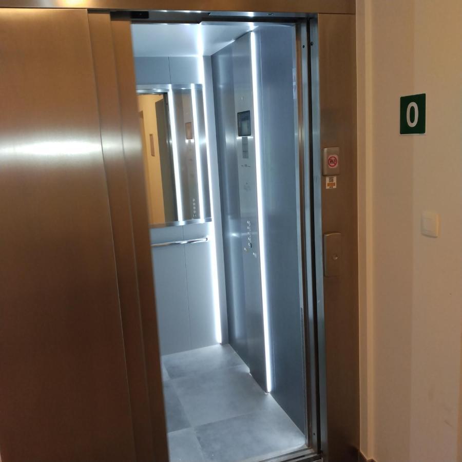 Studio Near Shopping K In K New Bright And Central Кортрейк Екстер'єр фото